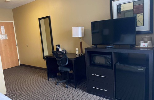Lickdale Hotel | Relax at SureStay Plus by Best Western in Jonestown