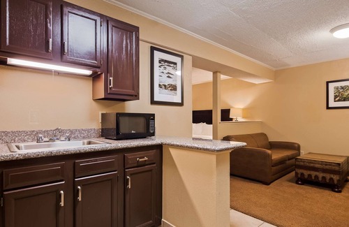 Covington Hotel | Welcoming Stay at SureStay Plus by Best Western Covington