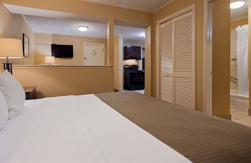 Covington Hotel | Welcoming Stay at SureStay Plus by Best Western Covington