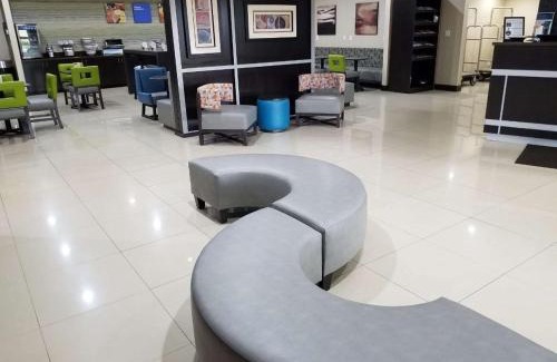 Corydon Hotel | Pet-Friendly Retreat at SureStay Plus by Best Western Corydon