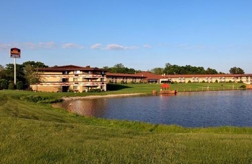 Black River Falls Hotel | Pet-Friendly Escape at SureStay Plus Hotel Black River Falls