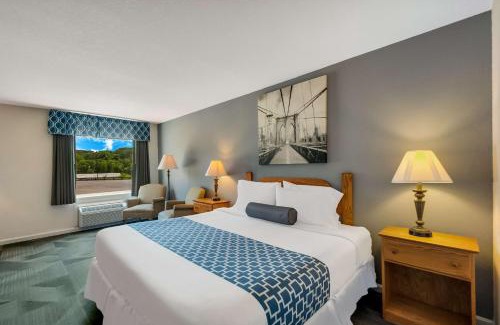 Berkeley Springs Hotel | Pet-Friendly Stay at SureStay Plus Hotel in Berkeley Springs