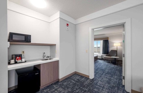 Billings Hotel | Relax at SureStay Plus Hotel by Best Western Billings