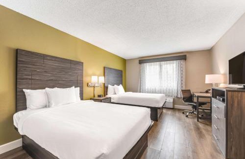 Cookstown Hotel | Inviting SureStay Plus Hotel with Oceanfront Views