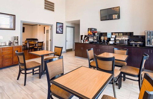 Hammond Hotel | Relax at SureStay Plus Hotel by Best Western Hammond