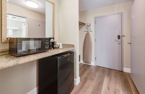 Cookstown Hotel | Comfortable Stay at SureStay Plus Hotel near McGuire AFB