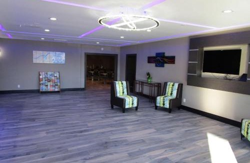 Point Richmond Hotel | Oceanfront SureStay Plus Hotel with Pool and Family Features