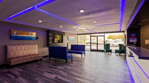 Point Richmond Hotel | Oceanfront SureStay Plus Hotel with Pool and Family Features