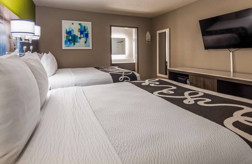 Point Richmond Hotel | Comfortable Stay at SureStay Plus Hotel Point Richmond