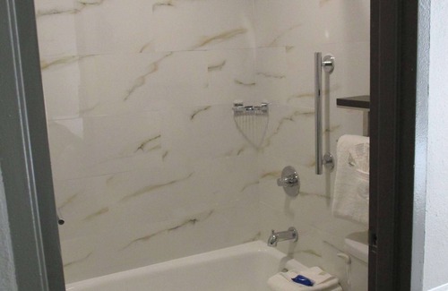 Point Richmond Hotel | Comfortable Stay at SureStay Plus Hotel Point Richmond