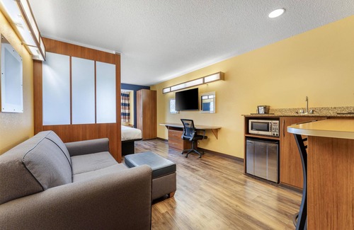 Keyser Hotel | Experience Comfort at SureStay Plus Hotel by Best Western