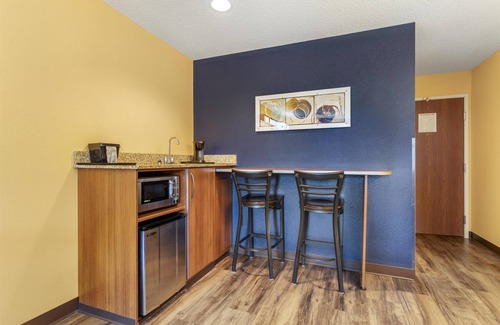 Keyser Hotel | Experience Comfort at SureStay Plus Hotel by Best Western