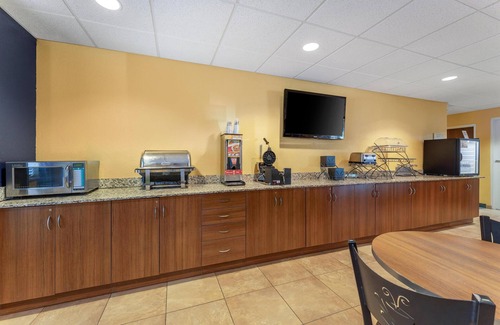 Keyser Hotel | Experience Comfort at SureStay Plus Hotel by Best Western