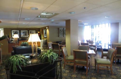 Highland Hills Hotel | Welcoming SureStay Plus Hotel by Best Western Lombard