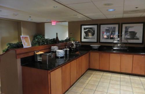 Highland Hills Hotel | Welcoming SureStay Plus Hotel by Best Western Lombard