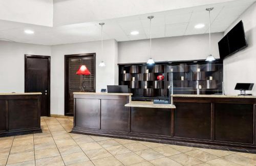 Lubbock Hotel | Pet-Friendly Retreat at SureStay Plus Hotel in Lubbock