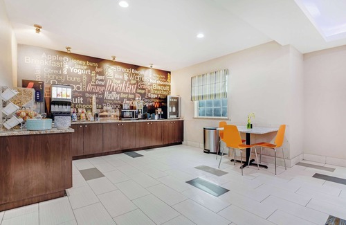 Owasso Hotel | Pet-Friendly Stay at SureStay Plus by Best Western Owasso