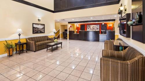 Alvin Hotel | Discover Comfort at SureStay Plus Hotel in Alvin, TX