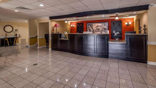 Alvin Hotel | Discover Comfort at SureStay Plus Hotel in Alvin, TX