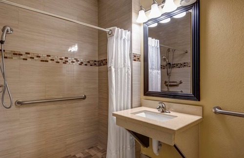 Alvin Hotel | Discover SureStay Plus Hotel by Best Western Alvin