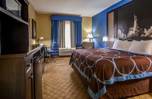 Alvin Hotel | Discover SureStay Plus Hotel by Best Western Alvin