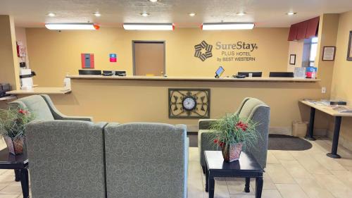 Tyrone Hotel | Pet-Friendly Retreat at SureStay Plus Hotel Silver City
