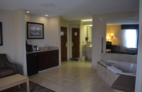 Roanoke Rapids Hotel | Comfortable Stay at SureStay Plus Hotel Roanoke Rapids
