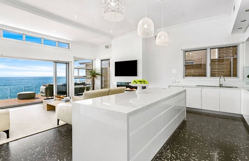 Shellharbour House | Oceanfront Surf Beach House - Perfect for Family Getaways