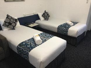 Charlestown Hotel | Ideal Surf Beach Motel Newcastle - 4-Star Stay Awaits