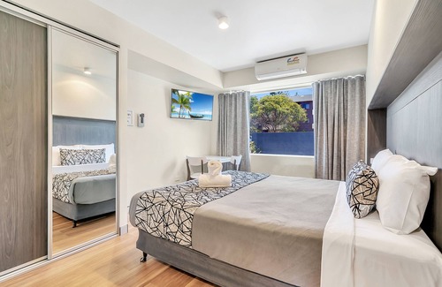 Port Macquarie Hotel | Family-Friendly Surf Beach Motel Port with Breakfast & Kitchen