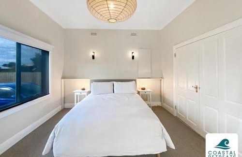 Surf Beach House | Surf Beach Remote Retreat - Linen Included