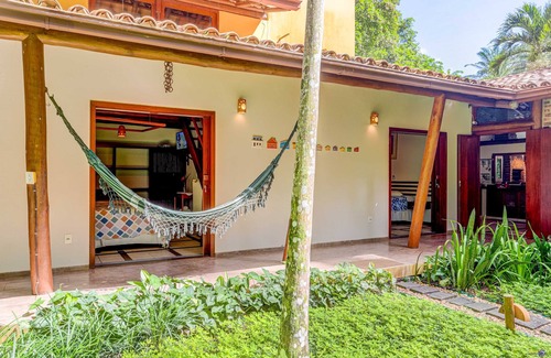 Itacare House | Pet-Friendly Surf Camp with Pool Near Praia da Concha