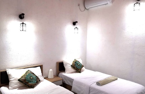 Kanuhuraa House | Relax and Unwind at Our Family-Friendly Surf Escape
