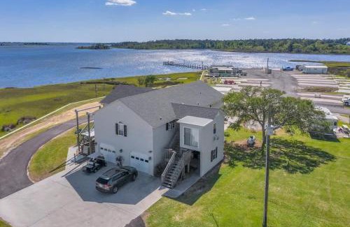 Holly Ridge House | Waterfront Getaway at Surf City with Hot Tub & Pet Friendly