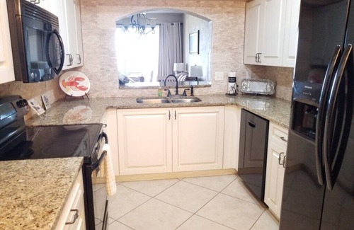 Palm Coast Condo | Cozy Surf Club I: 2 Bedroom Condo with Pool & Breakfast