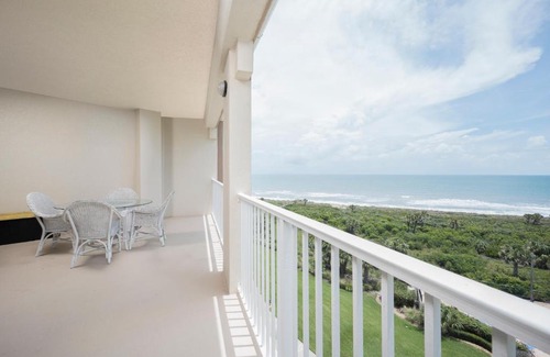 Palm Coast Apartment | Oceanfront 2-Bedroom Penthouse at Surf Club I with Pools