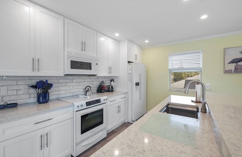 Surfcrest Village Cottage | Indulge in Surf Crest 36: Pet Friendly Beachside Retreat