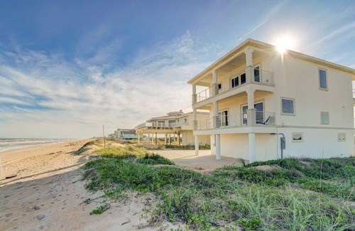 Summer Haven House | Experience Buddy's Beach House: Ocean Views & Pet-Friendly Fun