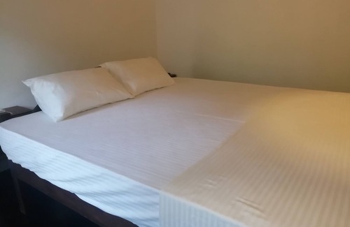 Pottuvil Division 2 House | Relax at Surf & Relax Inn Arugambay with Family-Friendly Amenities