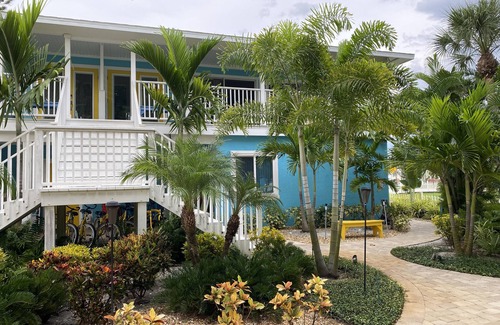 Englewood House | Beachcomber of Manasota Key: Oceanfront Oasis Awaits