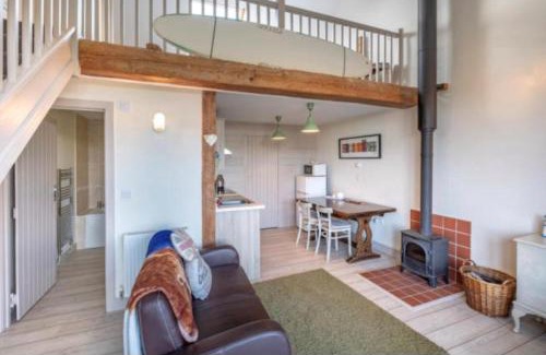Shorwell House | Charming Surf Shack: Pet-Friendly Cottage in Shorwell
