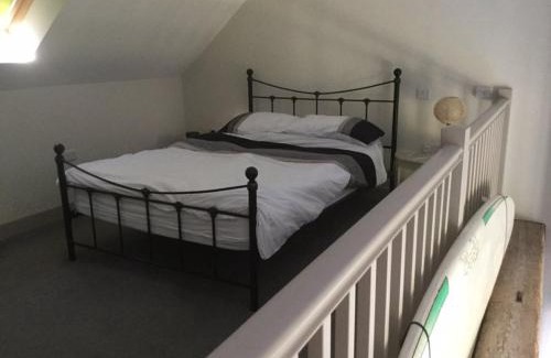 Shorwell House | Charming Surf Shack: Pet-Friendly Cottage in Shorwell