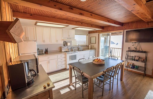 Bandon House | Surf Song: Breathtaking Ocean Views & Private Beach Access