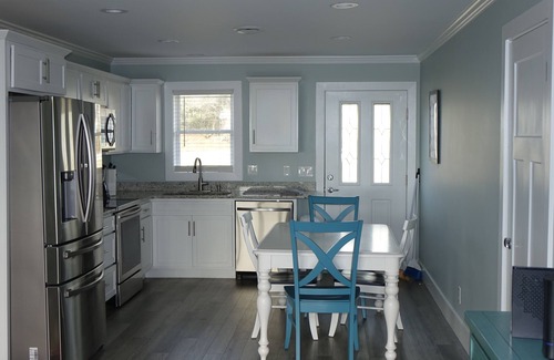 Emerald Isle House | Surf Sounds Beach Retreat: Your Relaxation Awaits!