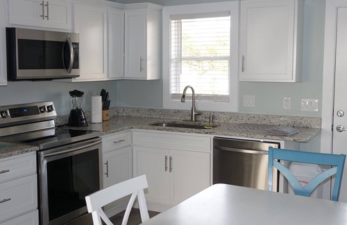 Emerald Isle House | Surf Sounds Beach Retreat: Your Relaxation Awaits!