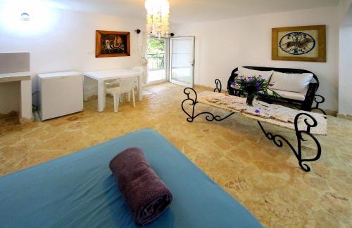 Cabarete Resort | Oceanfront Surfbreak B&B with Pool & Kitchen Amenities