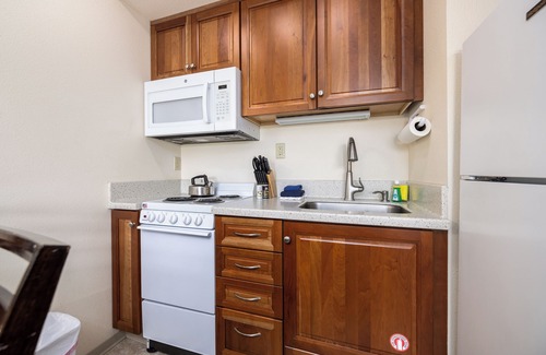 Ocean City Hotel | Exceptional Surfcrest Resort with Pool and Spa Amenities