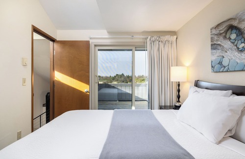 Ocean City Hotel | Exceptional Surfcrest Resort with Pool and Spa Amenities