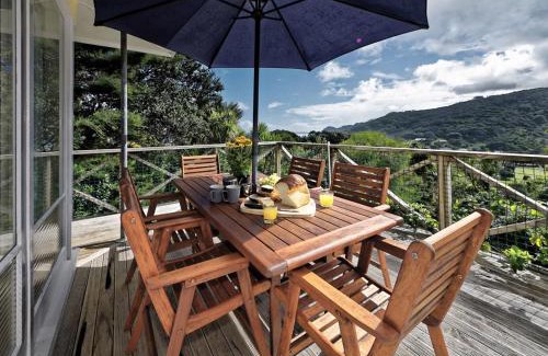 Piha House | Pet-Friendly Surfer's Sunshine Cottage in Piha