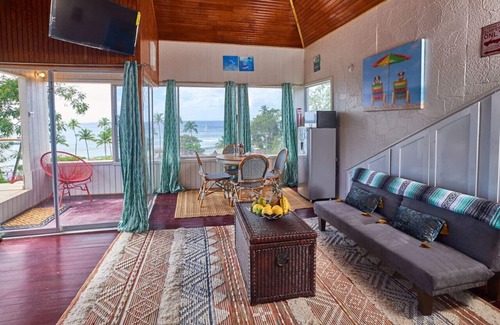 Black Rock Villa | Stunning Surfers Paradise Villa - Beachfront for 24 Guests